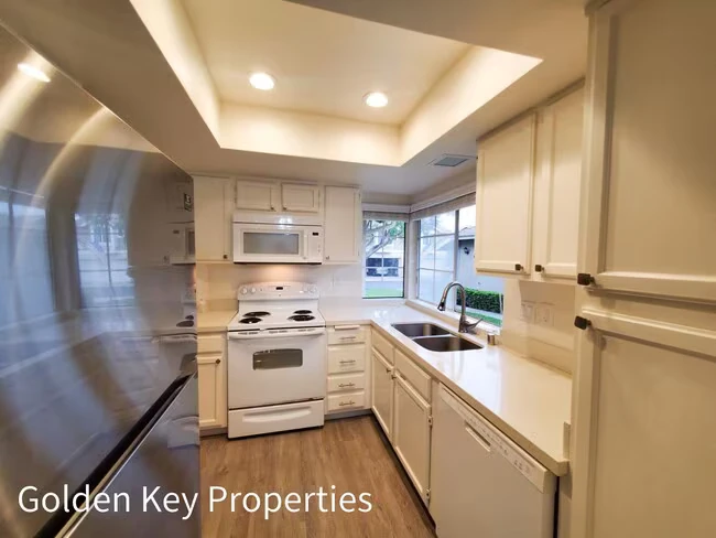 2982 Lexington Cir Carlsbad, CA 92010 photo 4
