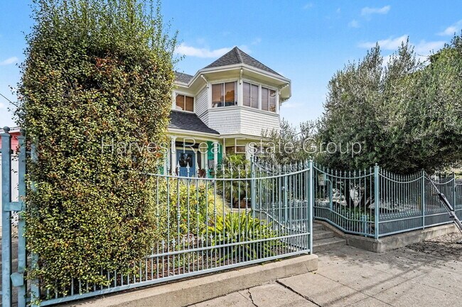 1018 E 17th St Oakland, CA 94606