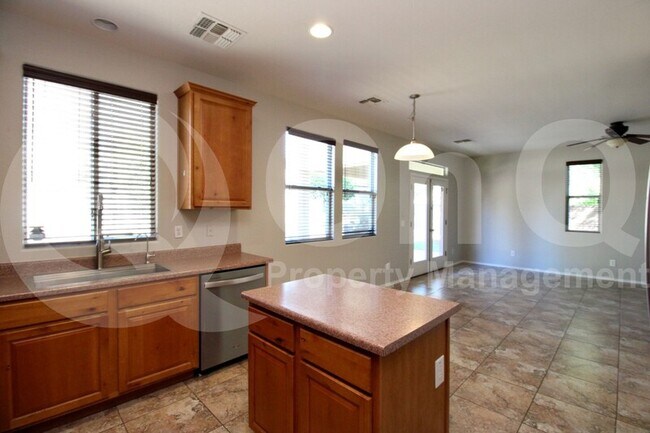 3013 S Sailors Way Gilbert, AZ 85295 photo 5