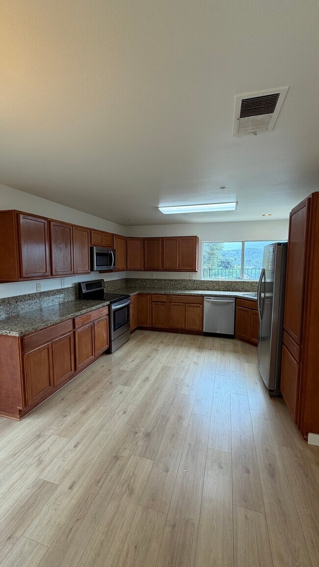 5709 Kensington Pl photo 2