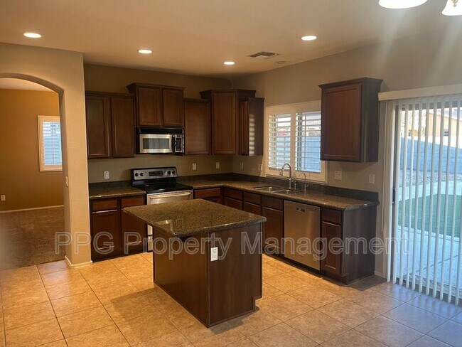 16412 W Hope Dr Surprise, AZ 85388 photo 4