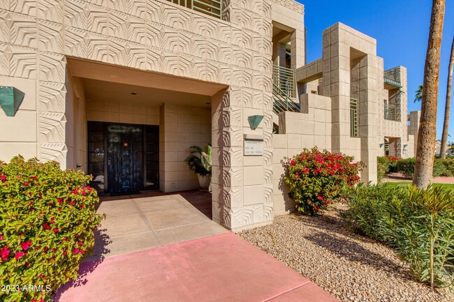 2802 E Camino Acequia Dr Phoenix, AZ 85016 photo 2