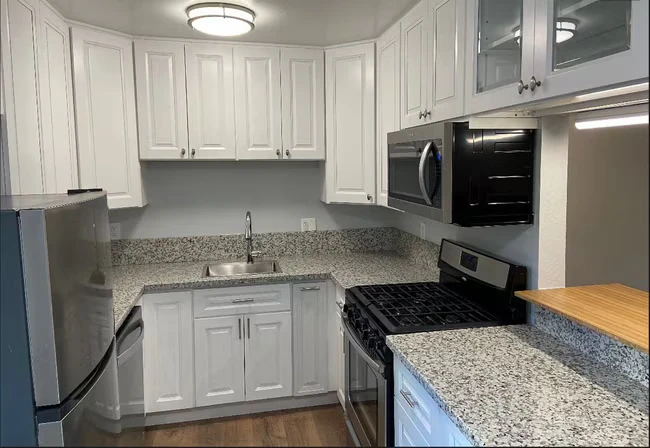 1071 W L St Benicia, CA 94510 photo 2