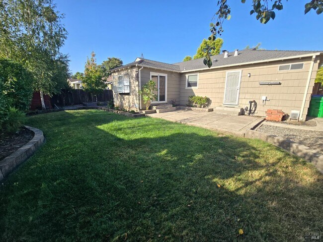 360 Monroe St photo 2