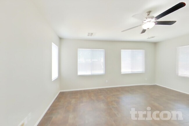 4930 E Del Rio Dr Queen Creek, AZ 85140 photo 2