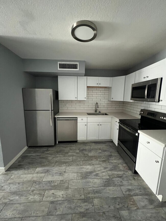 12731 W Tasha Dr Surprise, AZ 85378 photo 2