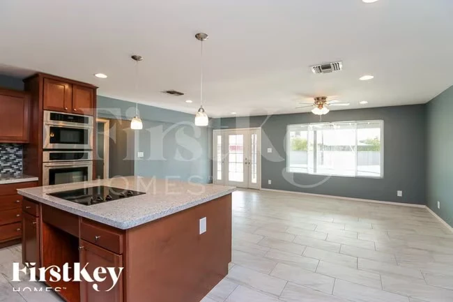 5610 S 20th Ln Phoenix, AZ 85041 photo 5