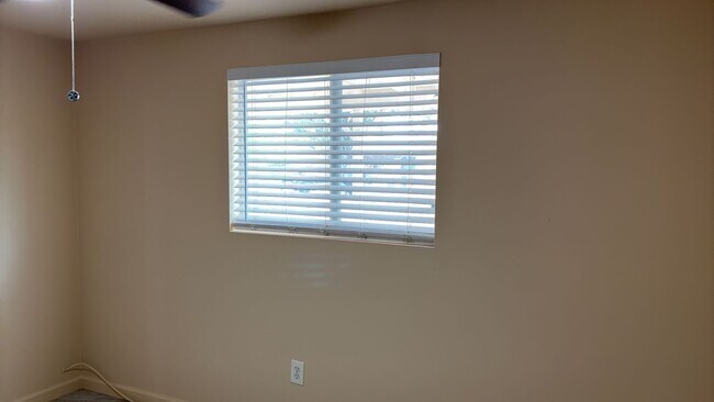 6714 N 54th Ave Glendale, AZ 85301 photo 3