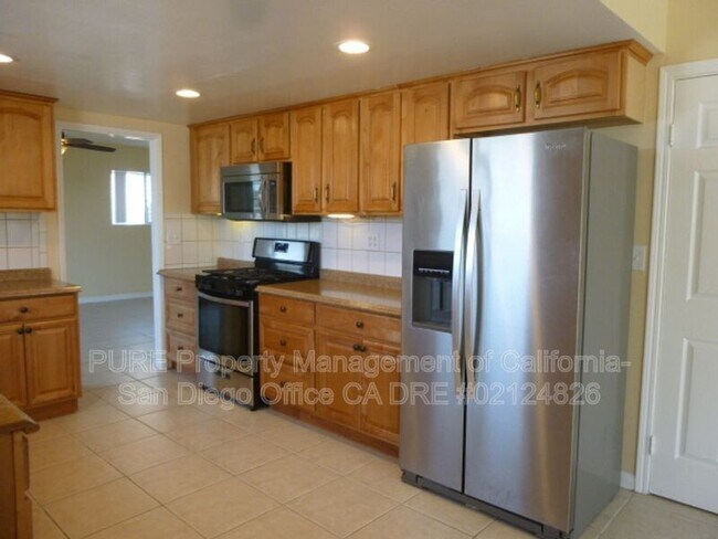 1700 Mountain View Ave Oceanside, CA 92054 photo 4