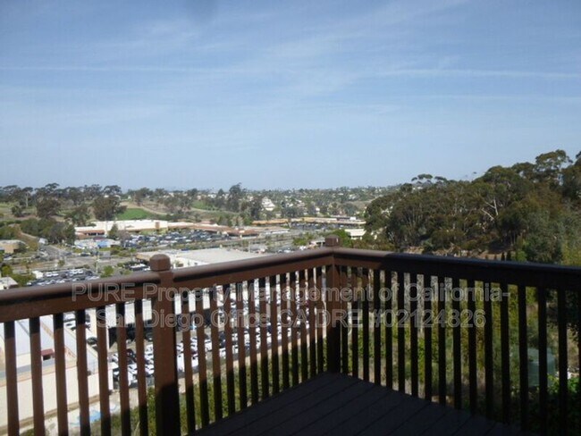 1700 Mountain View Ave Oceanside, CA 92054 photo 3