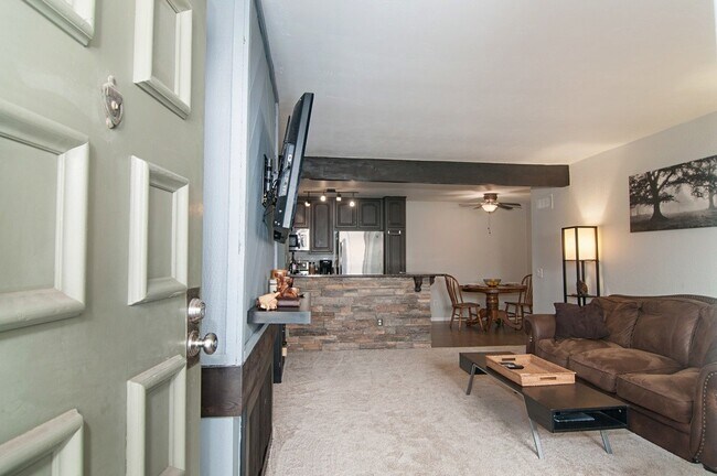 9209 Village Glen Dr San Diego, CA 92123 photo 4