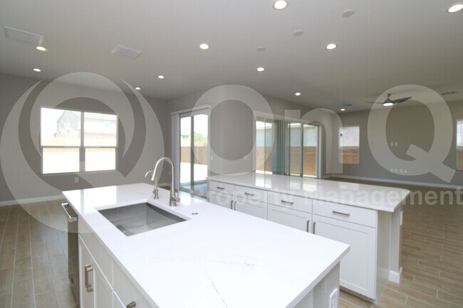 5976 E Quail Ave Phoenix, AZ 85054 photo 4