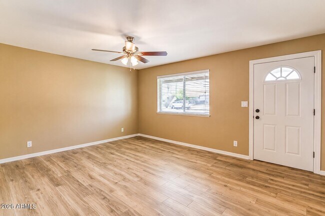 1015 E Marigold Ln Tempe, AZ 85288 photo 2