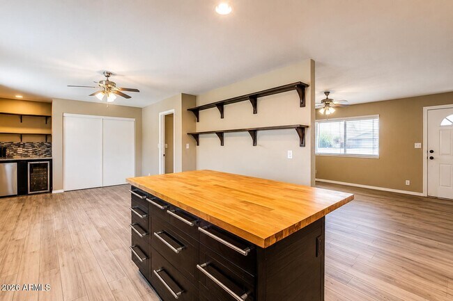 1015 E Marigold Ln Tempe, AZ 85288 photo 4
