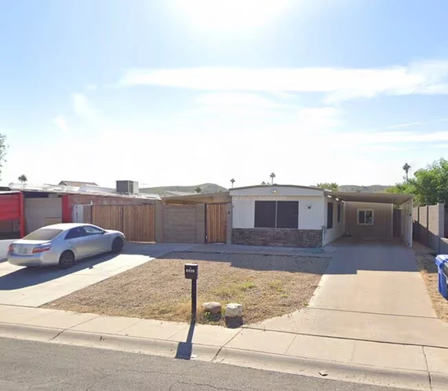 4107 E Park St Phoenix, AZ 85042 photo 2