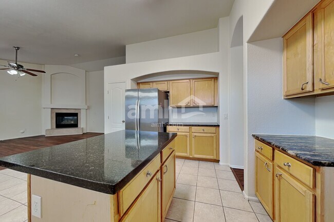 10262 W Patrick Ln Peoria, AZ 85383 photo 4