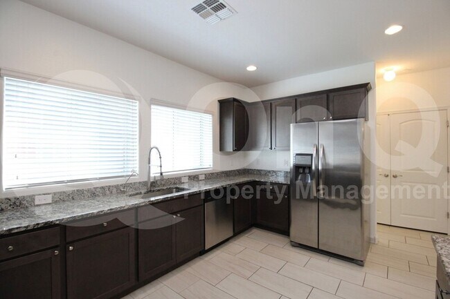 240 W Juniper Ave Gilbert, AZ 85234 photo 3