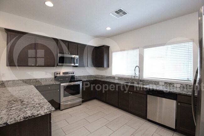 240 W Juniper Ave Gilbert, AZ 85234 photo 2