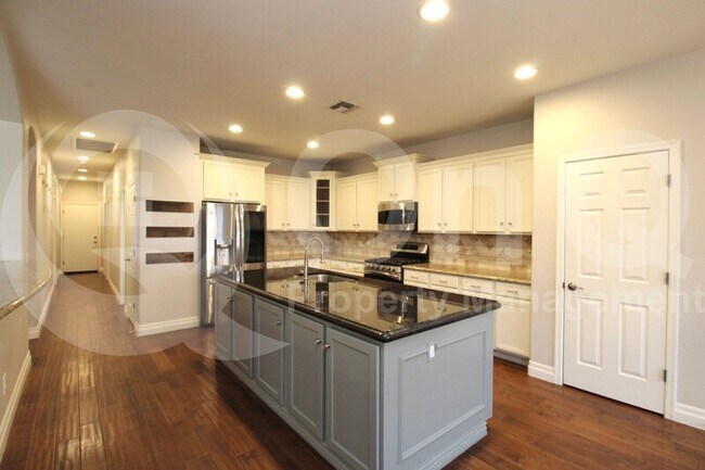 453 E Frances Ln Gilbert, AZ 85295 photo 2