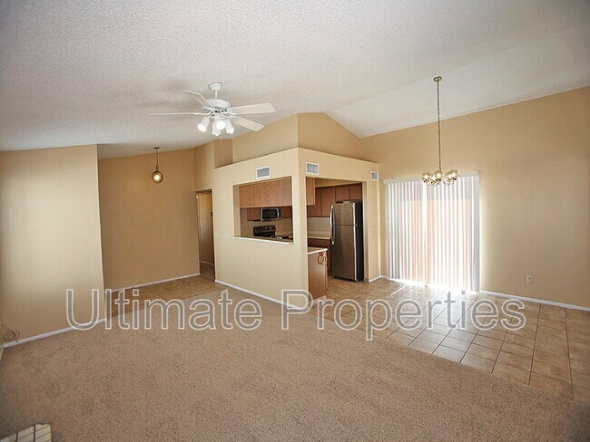 8832 W Saint John Rd photo 5