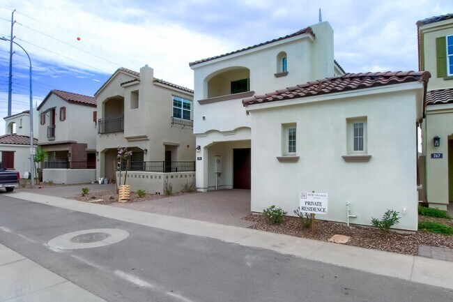 273 E Markwood Dr Chandler, AZ 85248 photo 2