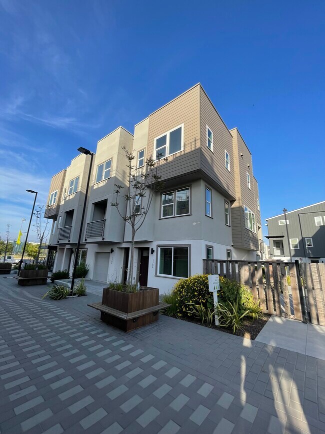 1780 Boxcar Cir Oakland, CA 94607 photo 4