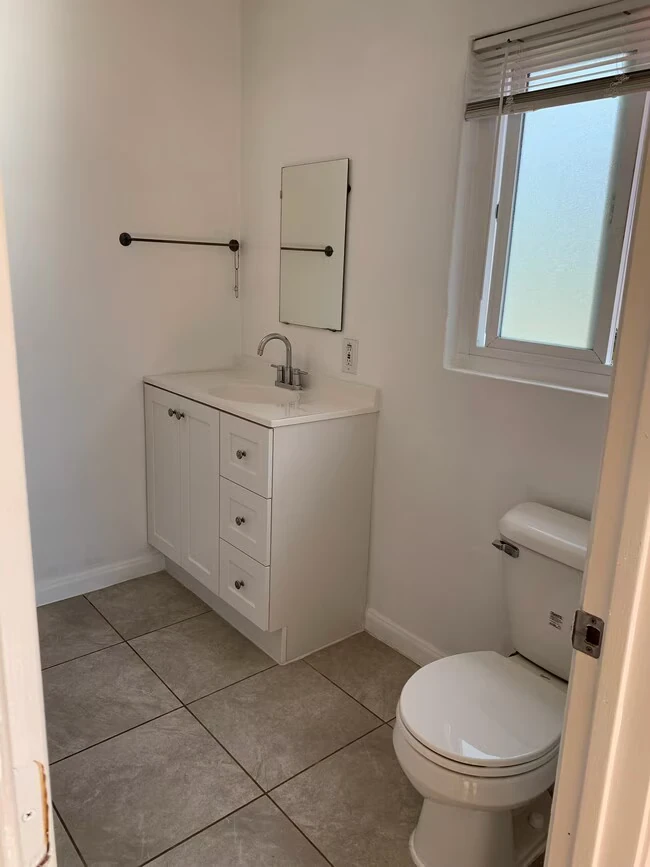 5728 Alameda Ave Richmond, CA 94804 photo 4
