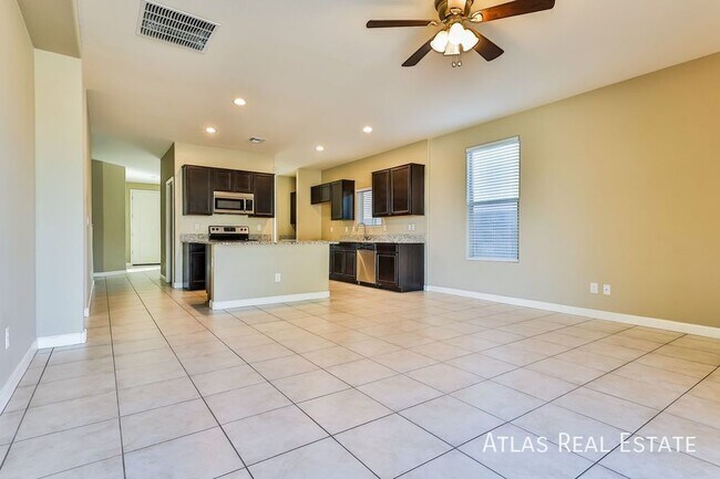 33256 N Jamie Ln San Tan Valley, AZ 85142 photo 2