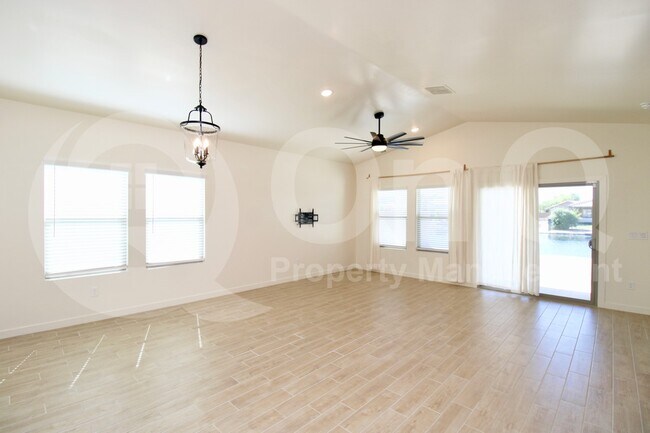 22090 N Belt Dr Maricopa, AZ 85138 photo 3