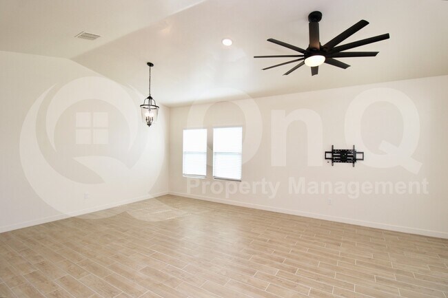 22090 N Belt Dr Maricopa, AZ 85138 photo 4