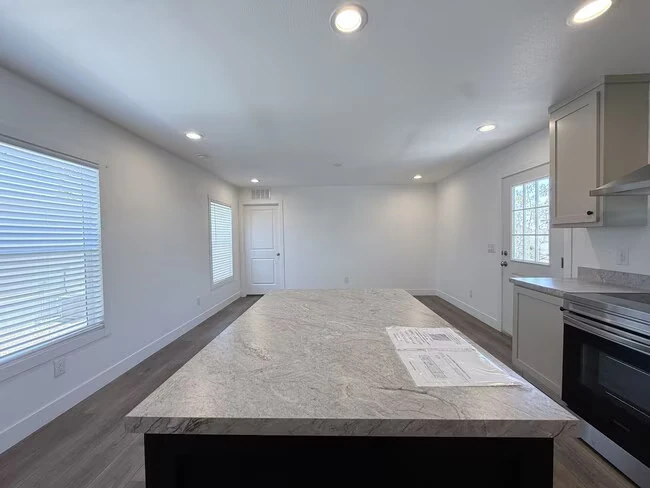 2060 N Center St Mesa, AZ 85201 photo 5