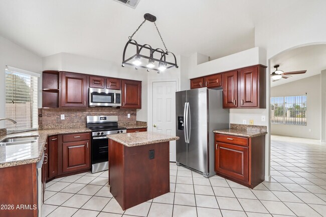 8834 W Jennifer Rose Ct Peoria, AZ 85345 photo 2