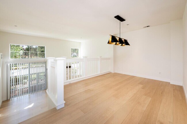 356 Meridian Dr Redwood City, CA 94065 photo 5