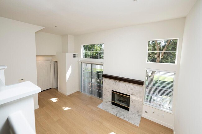 356 Meridian Dr Redwood City, CA 94065 photo 3