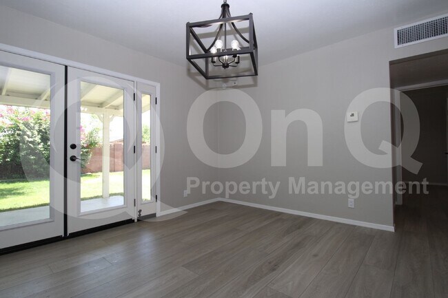 3137 N 33rd Pl Phoenix, AZ 85018 photo 3