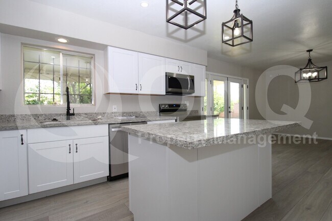 3137 N 33rd Pl Phoenix, AZ 85018 photo 2