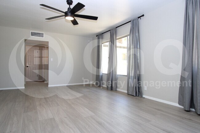 3137 N 33rd Pl Phoenix, AZ 85018 photo 4