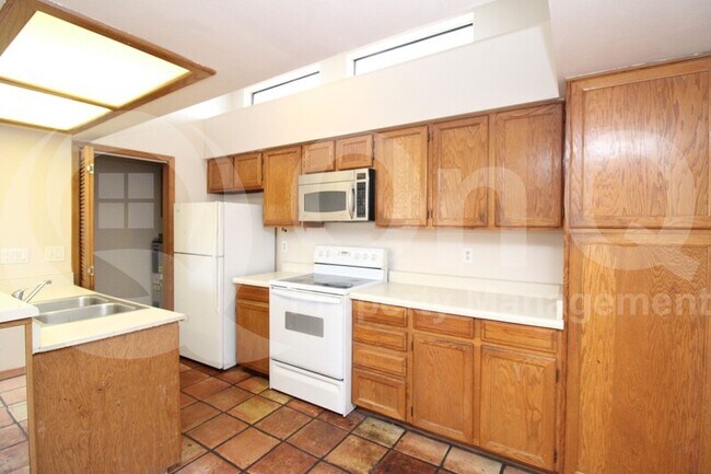1432 W Emerald Ave Mesa, AZ 85202 photo 2
