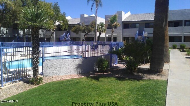 3301 E Earll Dr Phoenix, AZ 85018 photo 4