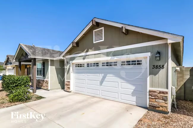 3858 W Tamarisk Ave Phoenix, AZ 85041 photo 2