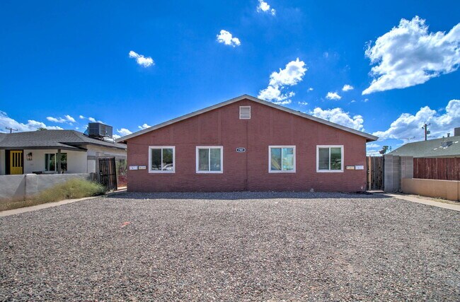 1501 E Roosevelt St Phoenix, AZ 85006 photo 3