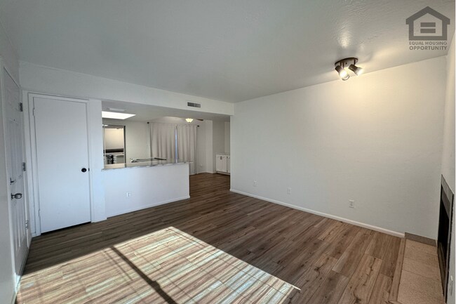 2320 N 52nd St Phoenix, AZ 85008 photo 3