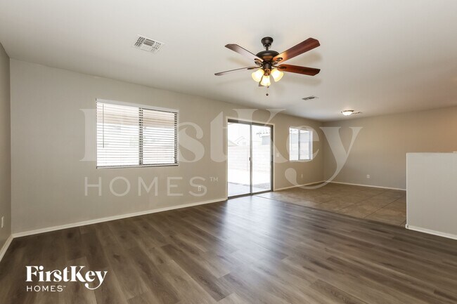284 W Jersey Way San Tan Valley, AZ 85143 photo 2