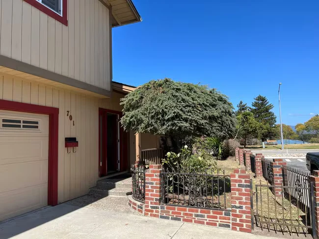 701 Bay St Santa Cruz, CA 95060 photo 2