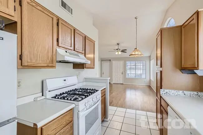 1705 E Carter Rd Phoenix, AZ 85042 photo 4