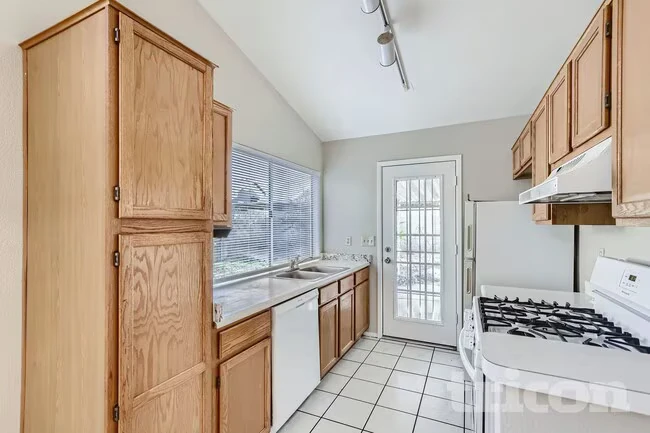 1705 E Carter Rd Phoenix, AZ 85042 photo 3