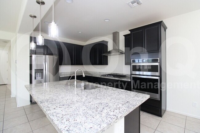 211 E Wisteria Dr Chandler, AZ 85286 photo 4
