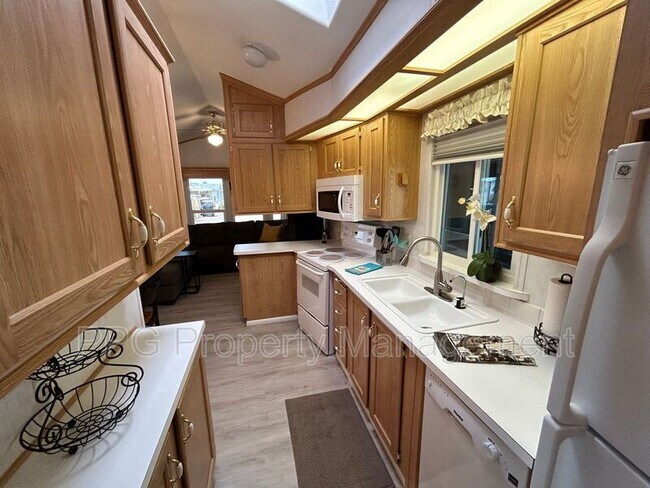 17200 W Bell Rd Surprise, AZ 85374 photo 5