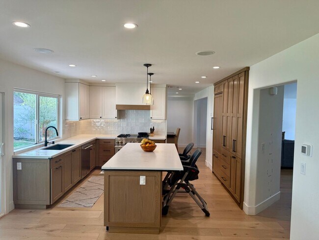 5497 Coral Reef Ave San Diego, CA 92037 photo 3