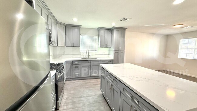 3027 W Coronado Rd Phoenix, AZ 85009 photo 4